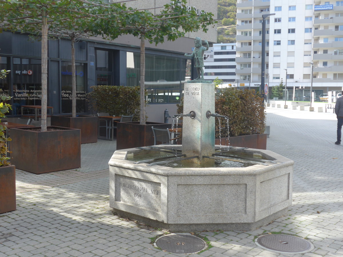 (210'644) - Brunnen am 27. Oktober 2019 beim Bahnhof Visp