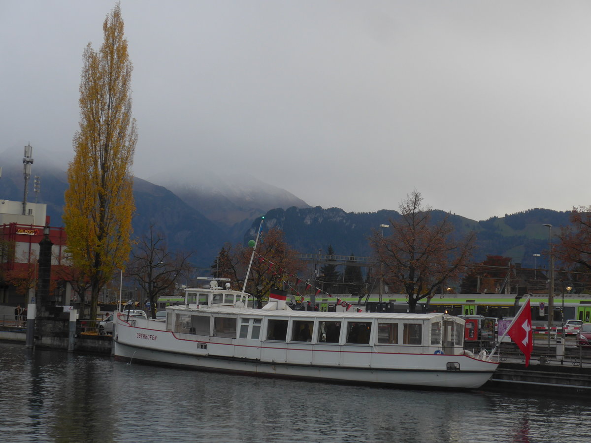 (210'749) - Motorschiff Oberhofen am 3. November 2019 an der Schiffl�ndte Thun