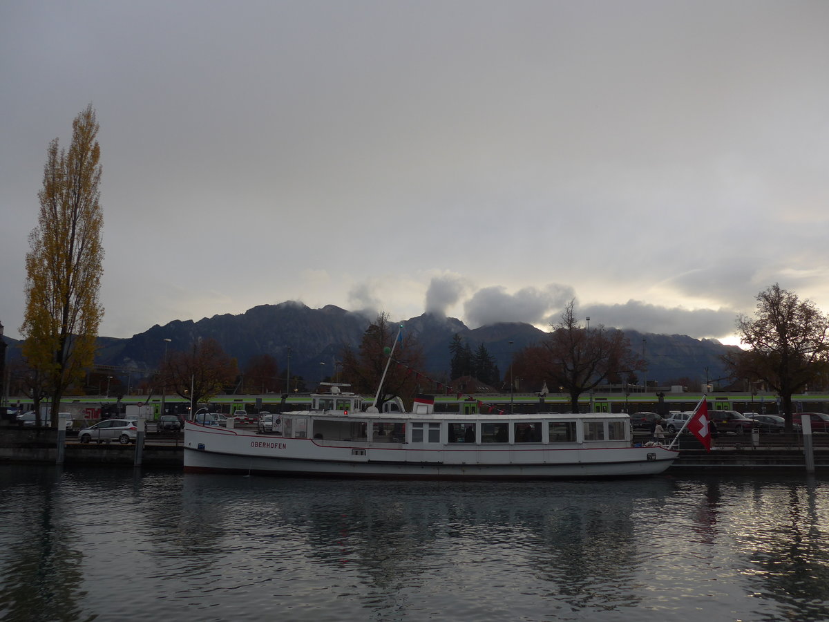 (210'751) - Motorschiff Oberhofen am 3. November 2019 an der Schiffl�ndte Thun