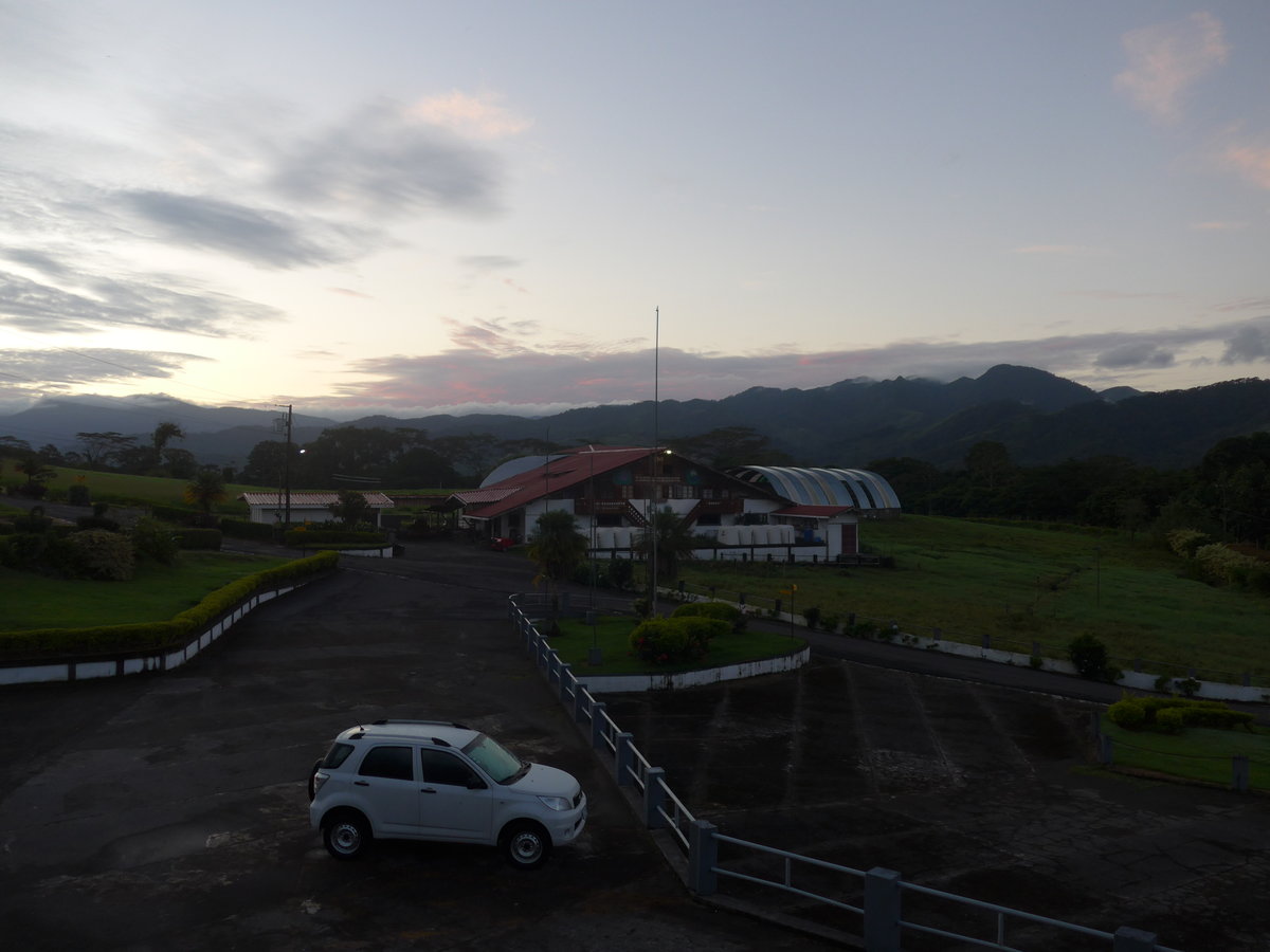 (211'141) - Daihatsu - BJZ-253 - und Bauernhof am 14. November 2019 in Nuevo Arenal, Los H�roes