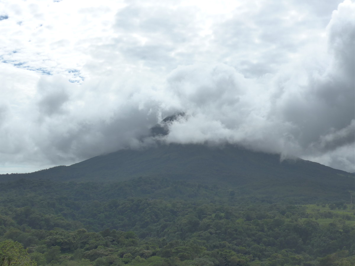 (211'160) - Der Arenal-Vulkan (im Nebel) am 14. November 2019 vom Mistico bei La Fortuna aus