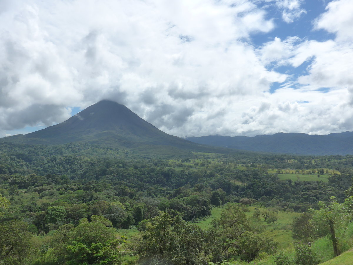(211'224) - Der Vulkan Arenal am 14. November 2019 vom Mistico bei La Fortuna aus