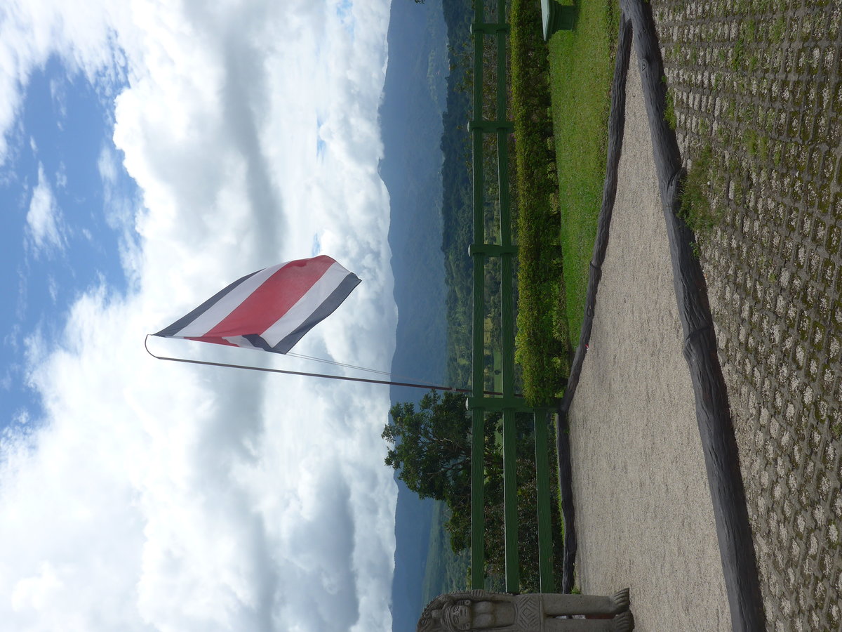 (211'233) - Die Flagge von Costa Rica am 14. November 2019 im Mistico bei La Fortuna