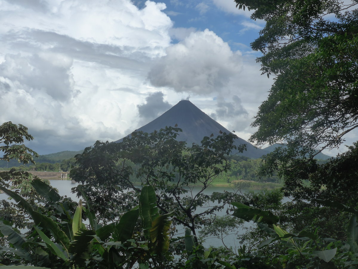 (211'280) - Der Vulkan Arenal am 14. November 2019 von Arenal aus