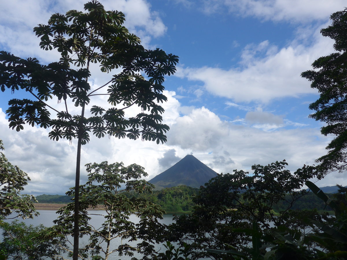 (211'281) - Der Vulkan Arenal am 14. November 2019 von Arenal aus