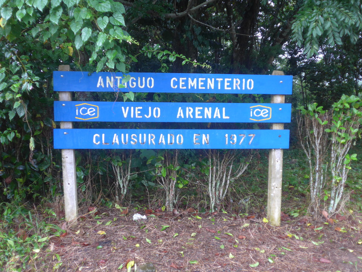 (211'389) - Wegweiser am 16. November 2019 nach Viejo Arenal