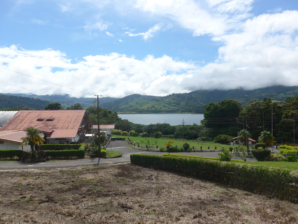 (211'451) - Bauernhof mit Ausblick auf den Arenalsee am 16. November 2019 in Nuevo Arenal, Los H�roes