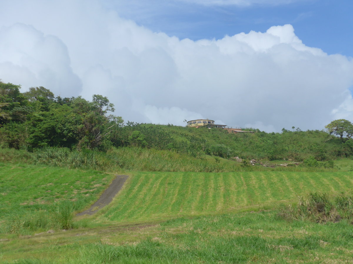 (211'463) - Blick zum Drehrestaurant am 16. November 2019 in Nuevo Arenal, Los H�roes