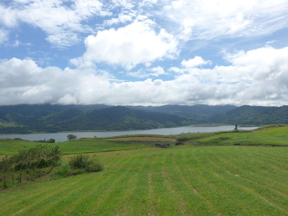 (211'465) - Blick auf den Arenalsee am 16. November 2019 in Nuevo Arenal, Los H�roes