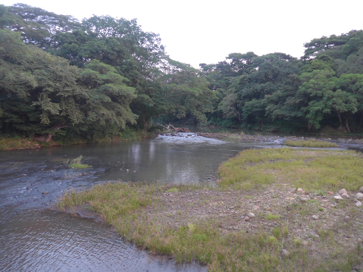 (211'942) - Der Rio Sapoa am 21. November 2019 in La Cruz, Ca�as Castilla