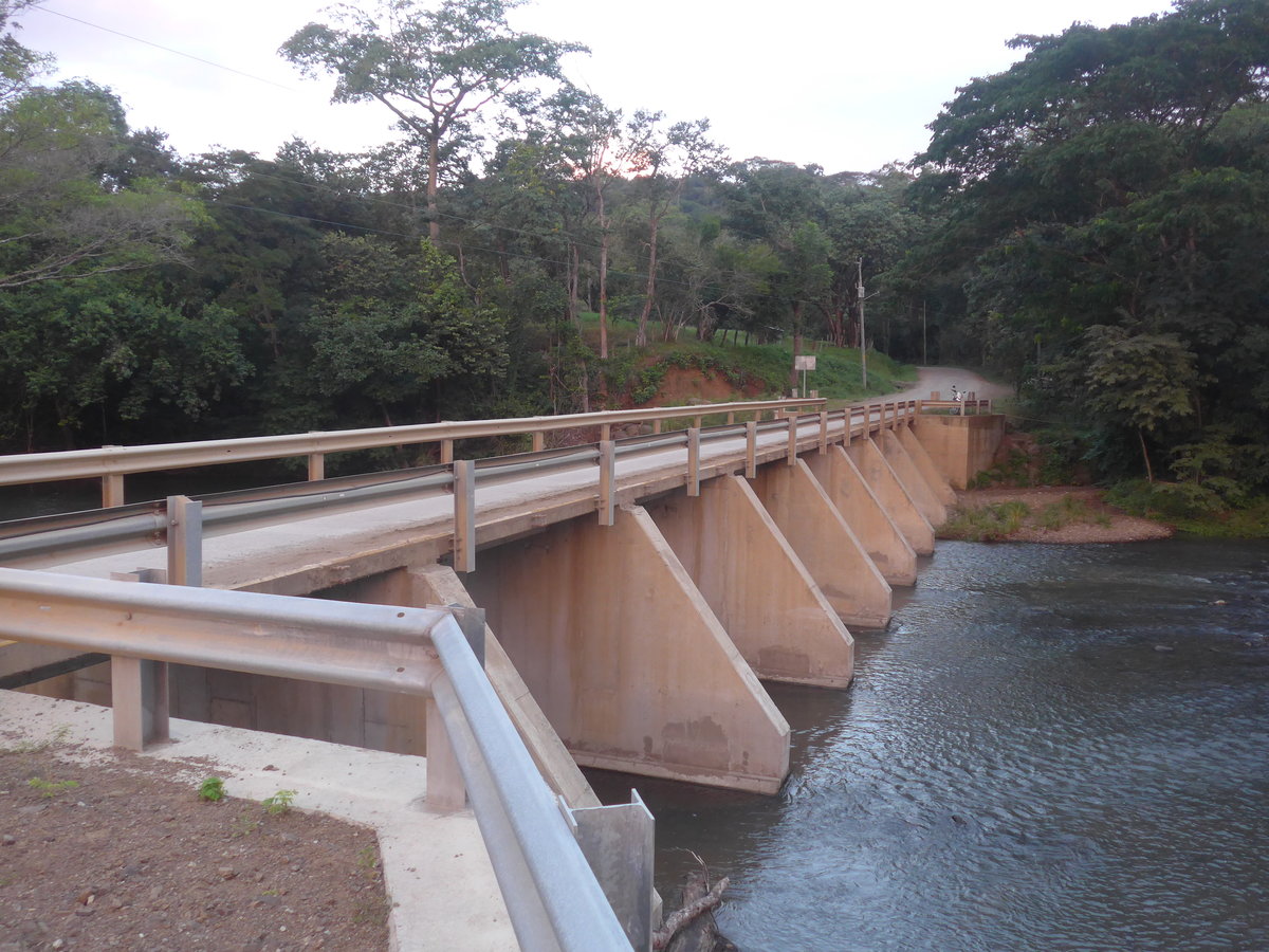 (211'943) - Br�cke �ber den Rio Sapoa am 21. November 2019 in La Cruz, Ca�as Castilla