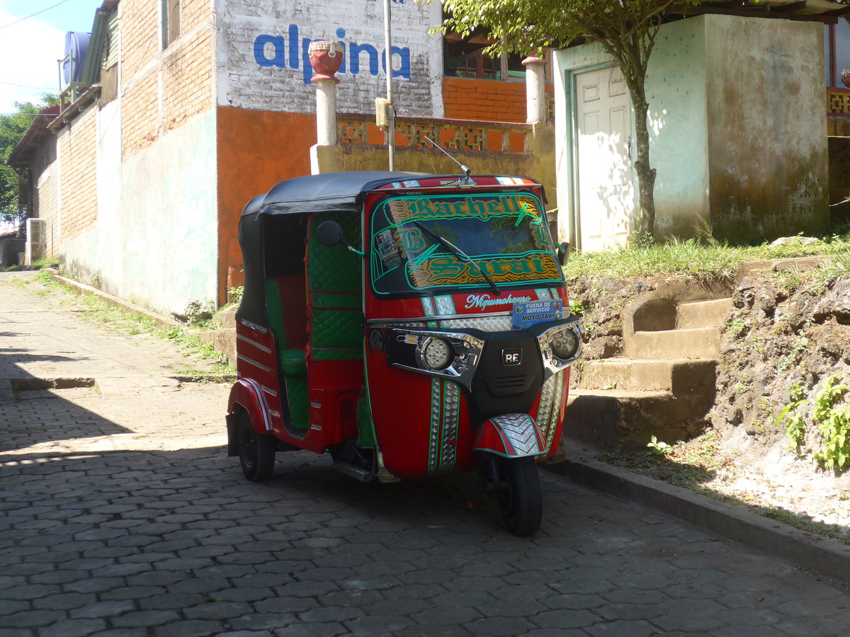 (212'034) - Mototaxi - MY 7140 - RE am 22. November 2019 in Catarina