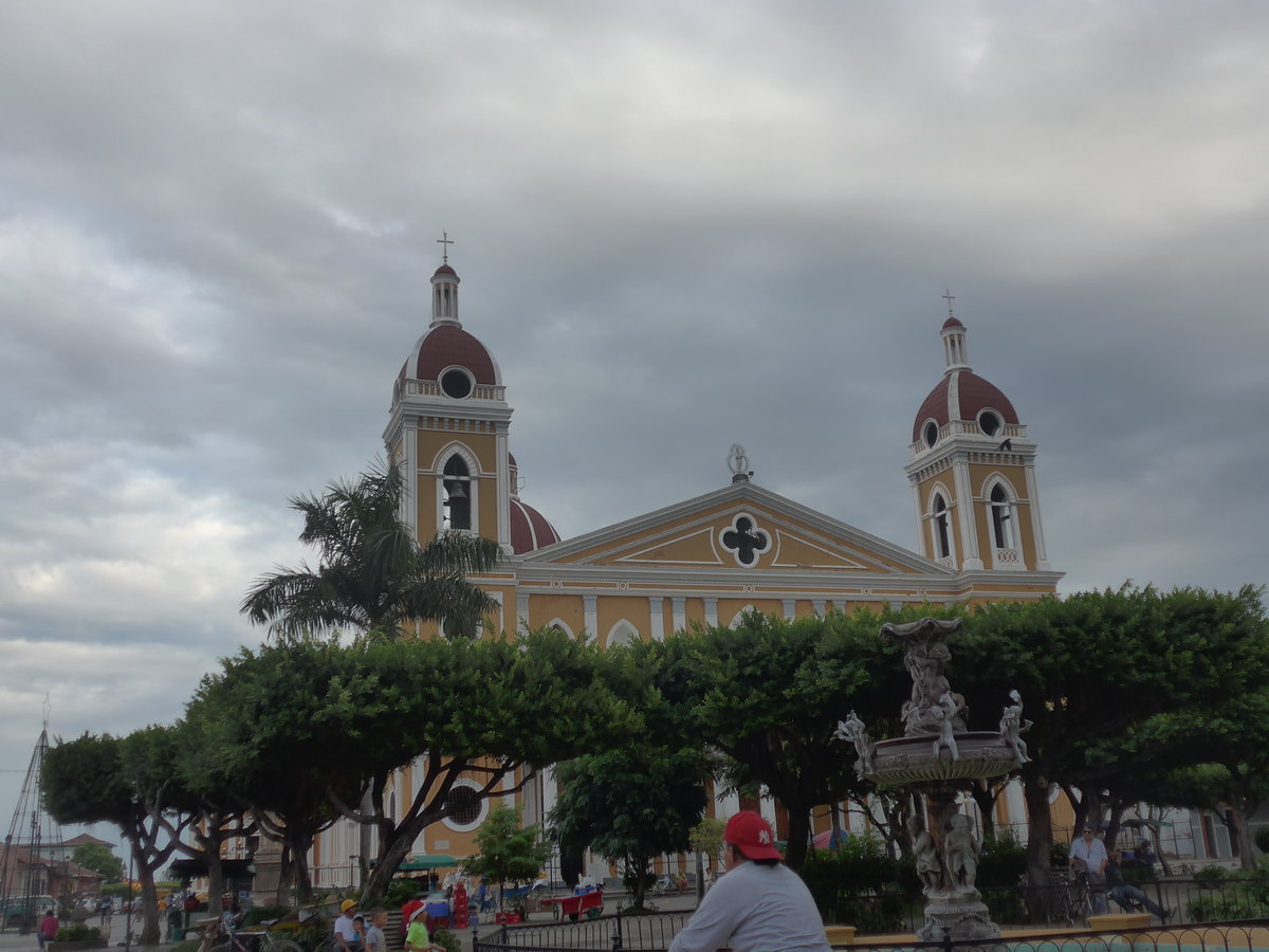 (212'141) - Die Kathedrale von Granada am 22. November 2019