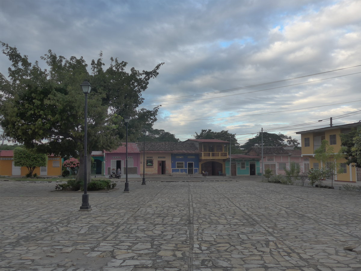 (212'145) - Farbige H�user am 22. November 2019 in Granada