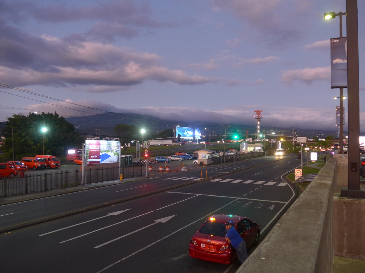 (212'530) - Abendstimmung am 26. November 2019 in San Jos�, Airport