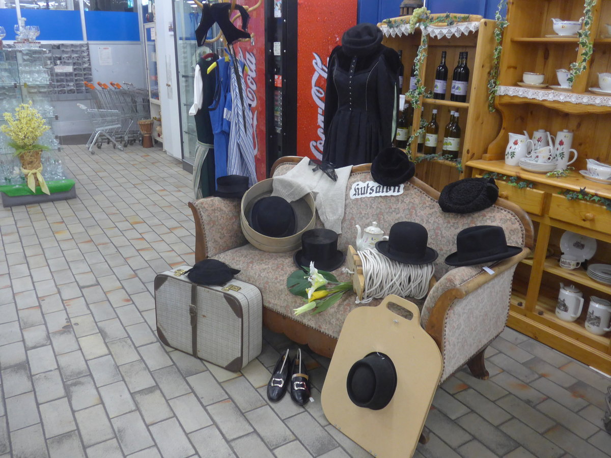 (213'441) - Hutsalon am 8. Januar 202 im BrockiShop Thun