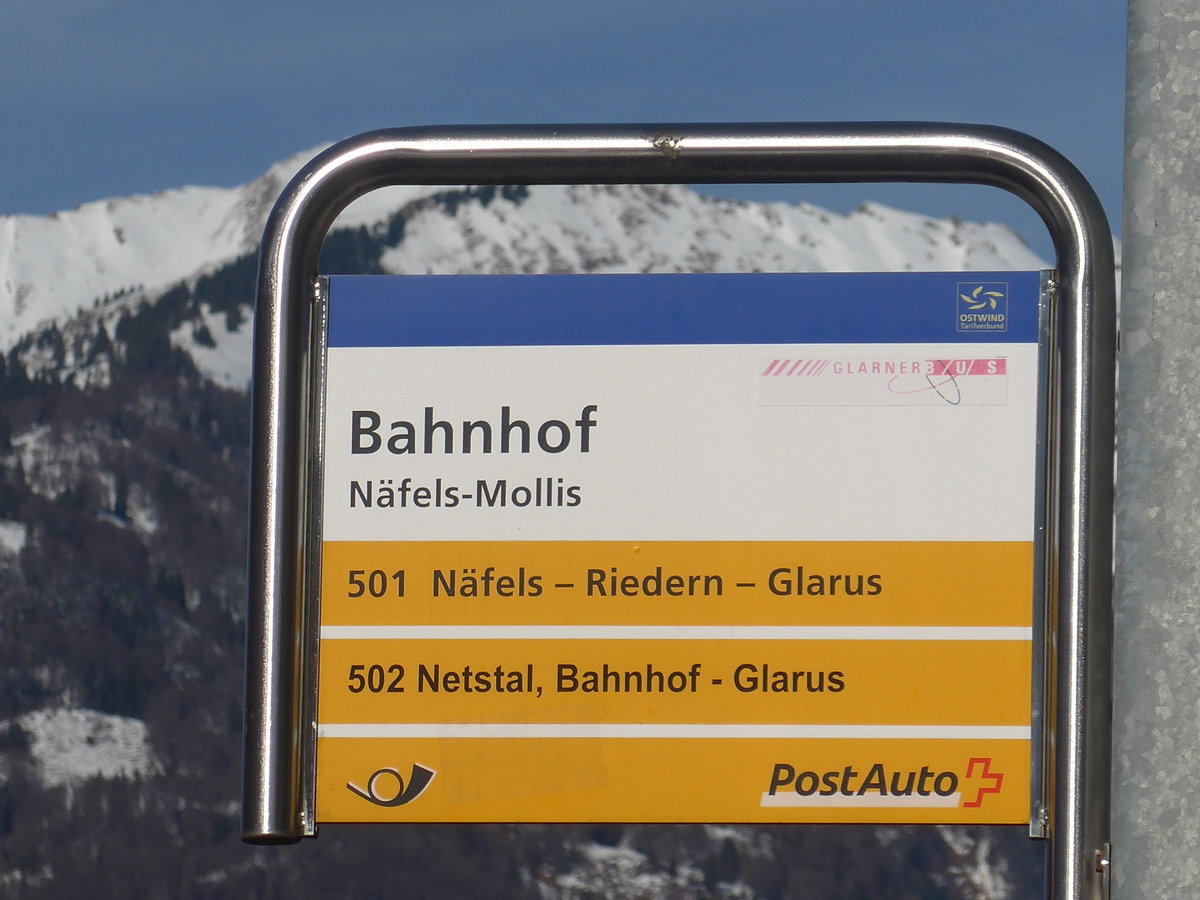 (214'203) - PostAuto-Haltestelle - N�fels-Mollis, Bahnhof - am 15. Februar 2020