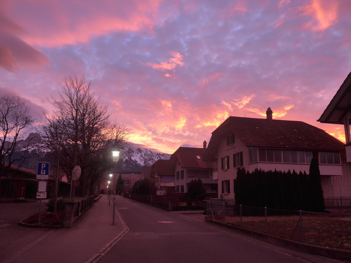 (214'870) - Abendstimmung am 23. Februar 2020 in Thun-Lerchenfeld