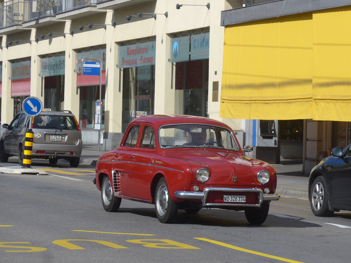 (215'166) - Renault - VD 326'334 - am 14. M�rz 2020 in Vevey