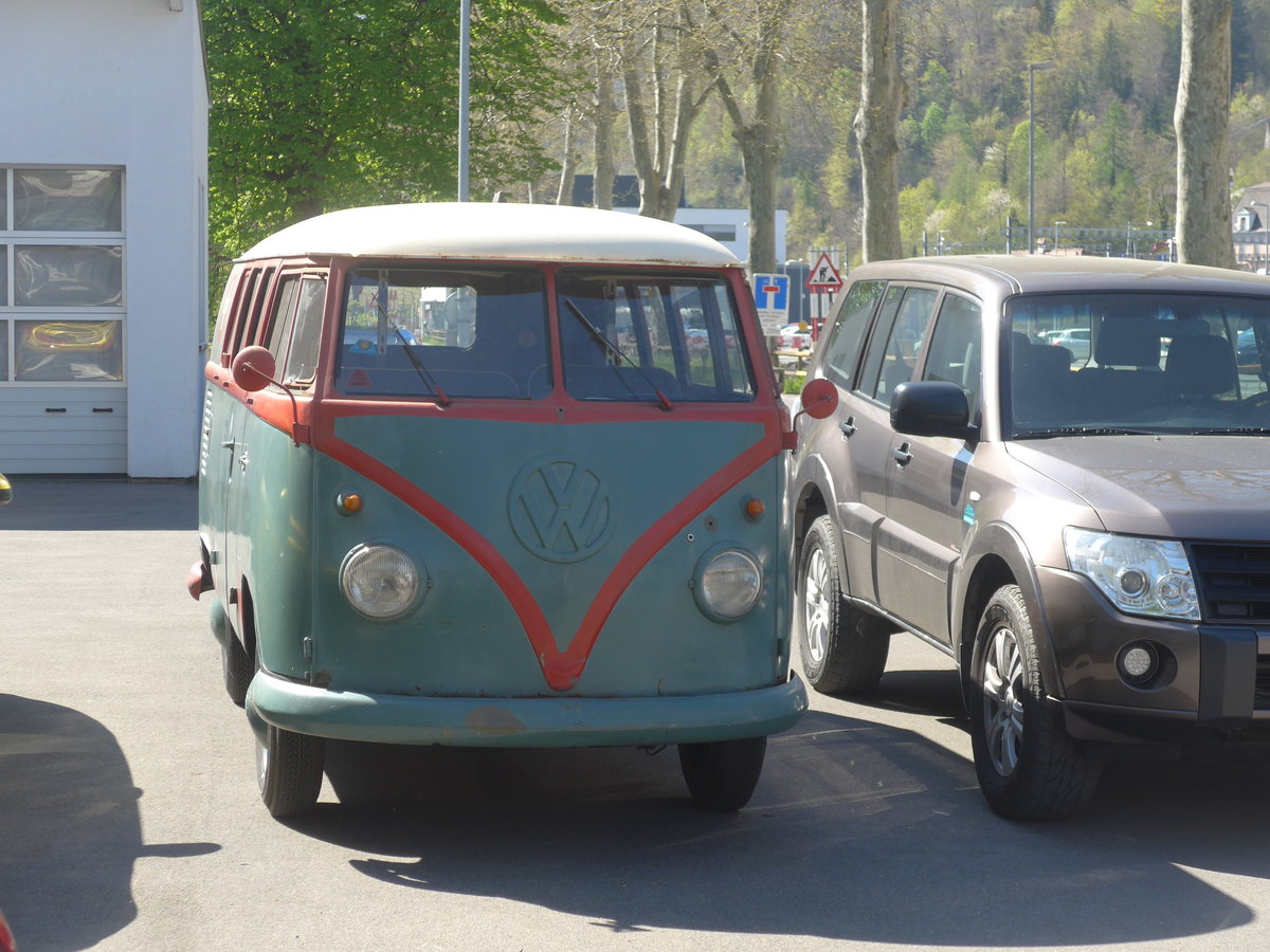 (216'074) - VW-Bus am 15. April 2020 in Interlaken