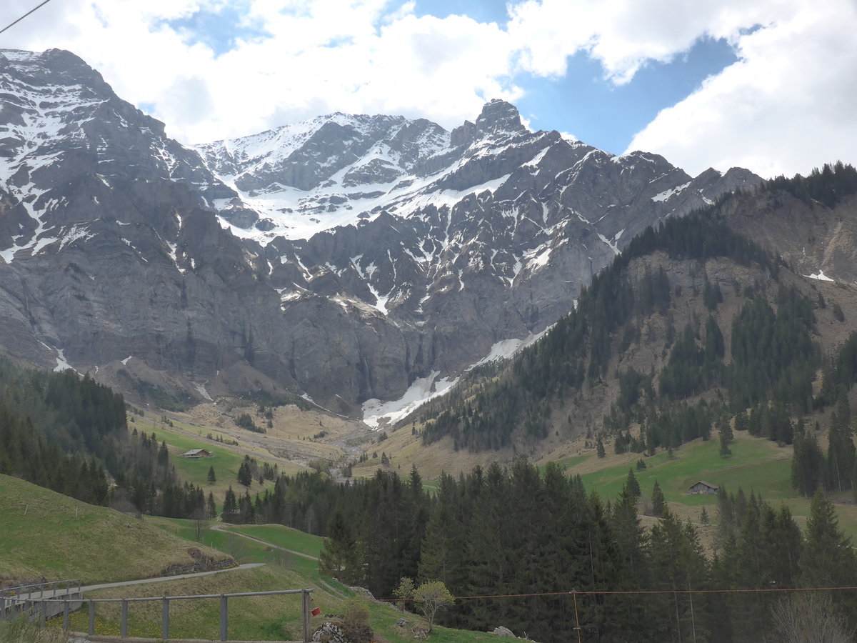 (216'426) - Lohner mit Bounderf�llen am 24. April 2020 vom Hirzbodenport bei Adelboden aus