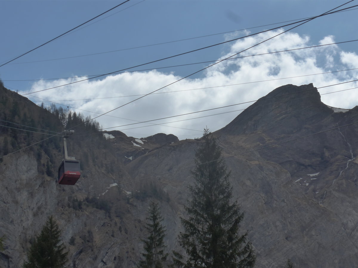 (216'448) - Luftseilbahn Unter dem Birg - Engstligenalp - LUBE 03 - am 24. April 2020 in Adelboden, Unter dem Birg