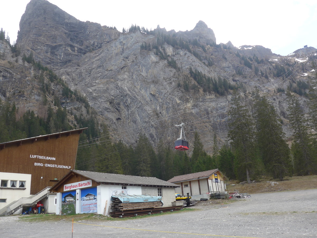 (216'450) - Luftseilbahn Unter dem Birg - Engstligenalp (LUBE 04 - am 24. April 2020 in Adelboden, Unter dem Birg