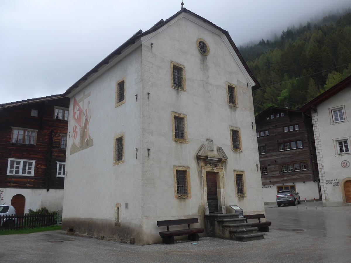 (216'637) - Das Rathaus von 1762 am 2. Mai 2020 in Ernen