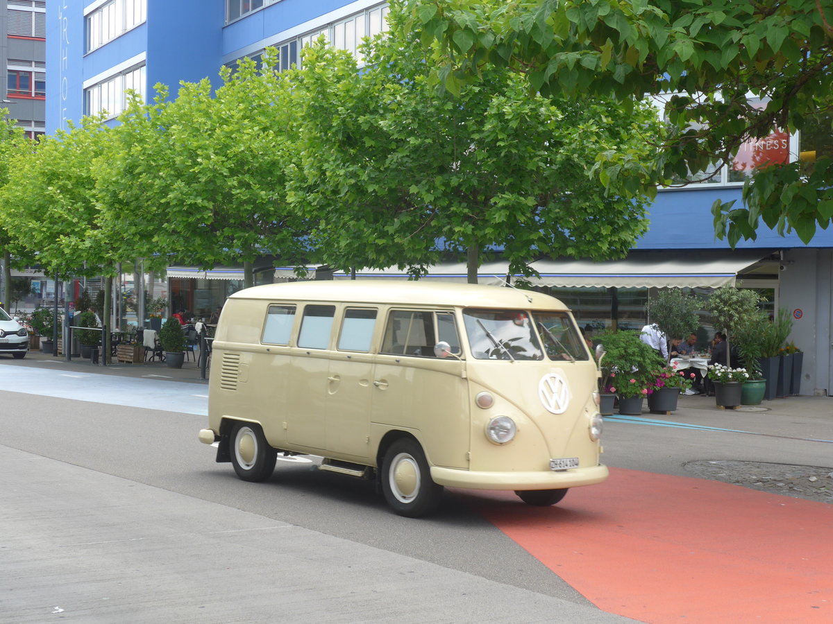 (217'418) - VW-Bus - ZH 614'104 - am 30. Mai 2020 beim Bahnhof Horgen