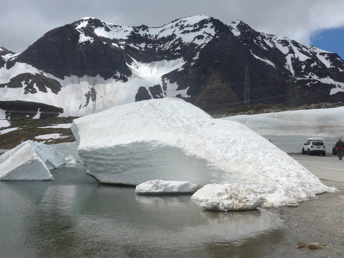 (218'088) - Schnee am 21. Juni 2020 auf dem Nufenenpass