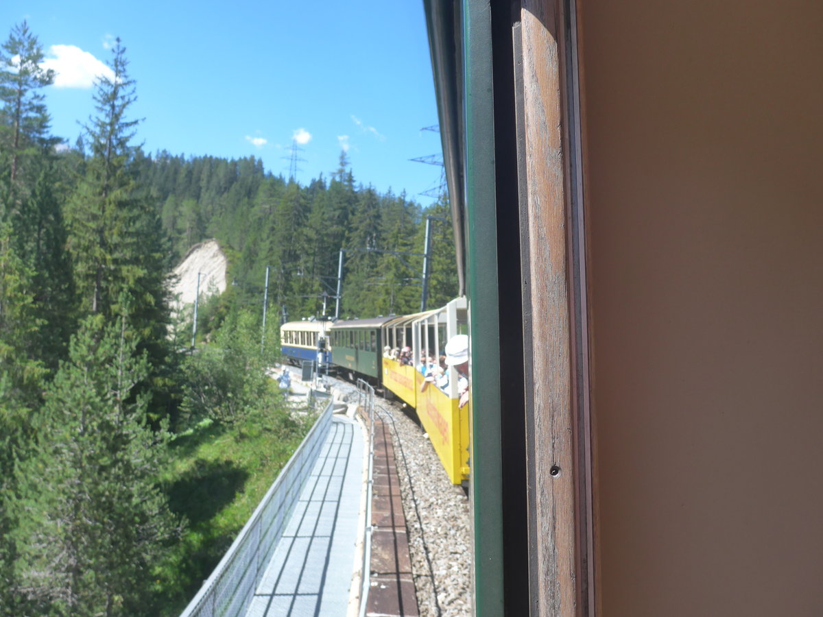 (218'886) - RhB-Nostalgiezug am 20. Juli 2020 bei Davos Wiesen