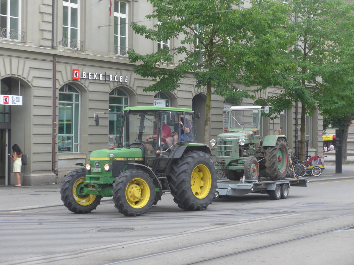(219'443) - John Deere - BE 11'414 - beladen mit einem B�hrer am 2. August 2020 beim Bahnhof Bern