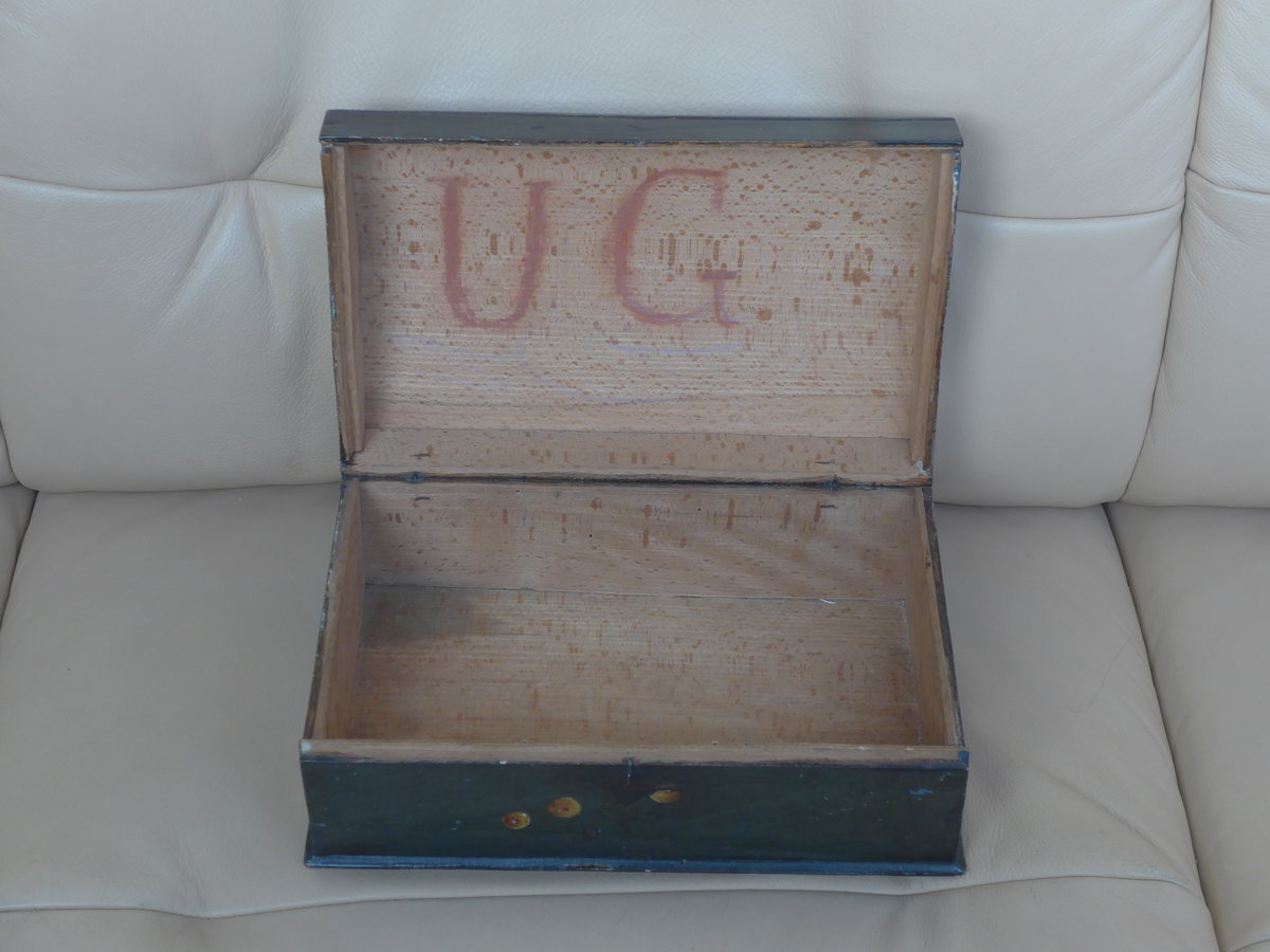 (221'651) - Kleines Holztruheli am 8. Oktober 2020 im BrockiShop Thun