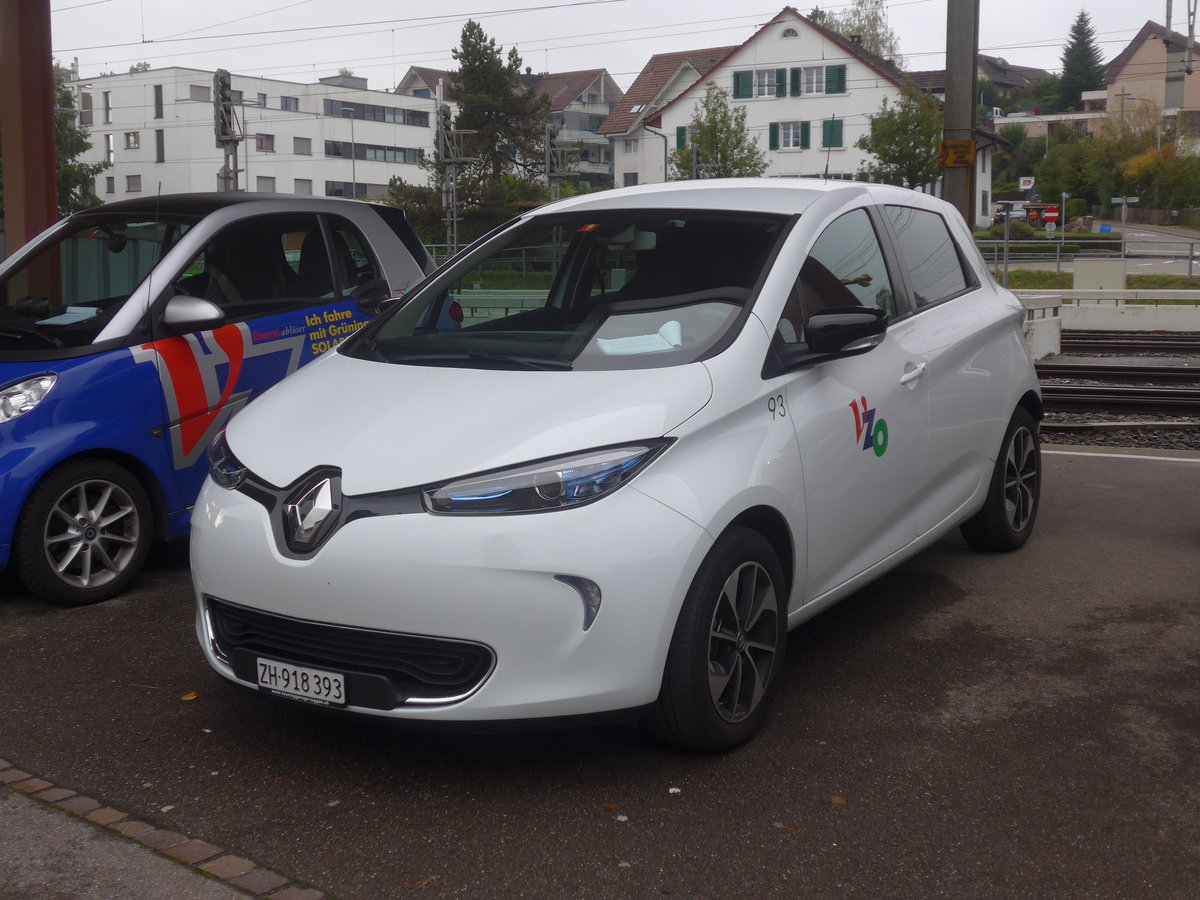 (221'786) - VZO - Nr. 93/ZH 918'393 - Renault am 12. Oktober 2020 beim Bahnhof Wetzikon