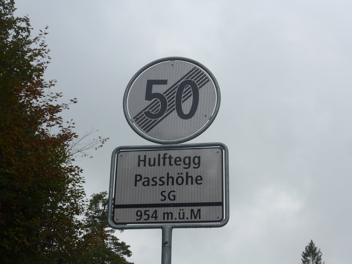 (221'856) - Ortstafel von der Passh�he Hulftegg am 12. Oktober 2020 bei M�hlr�ti
