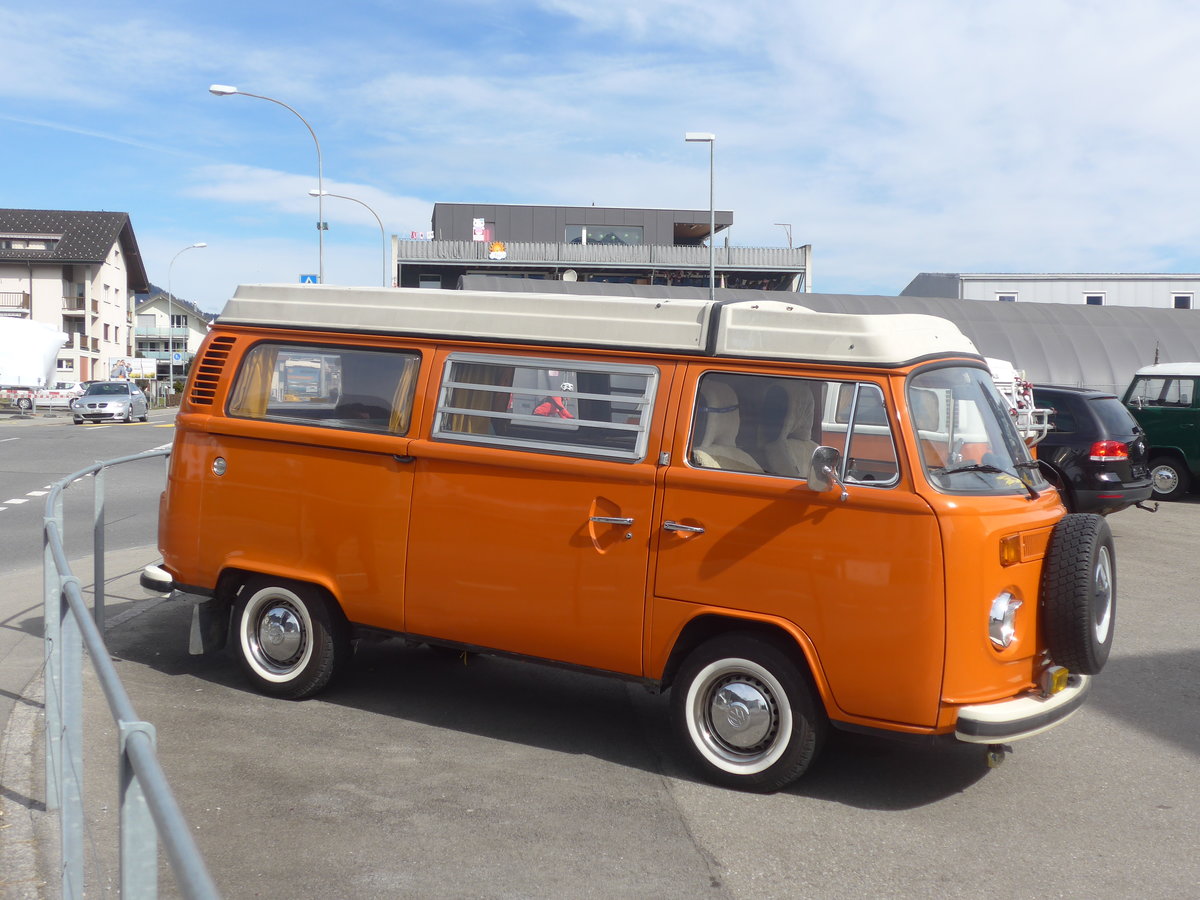 (224'072) - VW-Bus am 13. M�rz 2021 in Sarnen, Kreuzstrasse