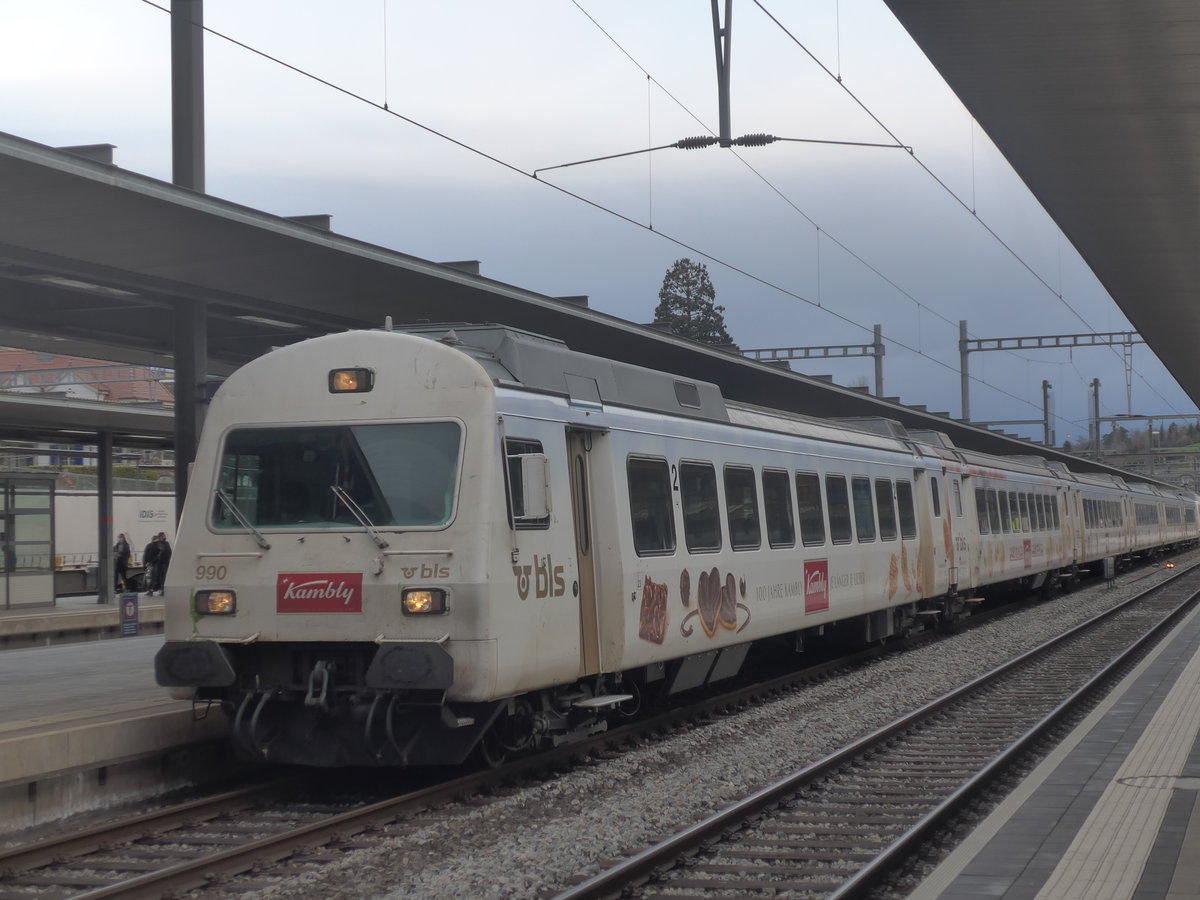 (224'133) - BLS-Pendelzug - Nr. 990 - am 13. M�rz 2021 im Bahnhof Thun