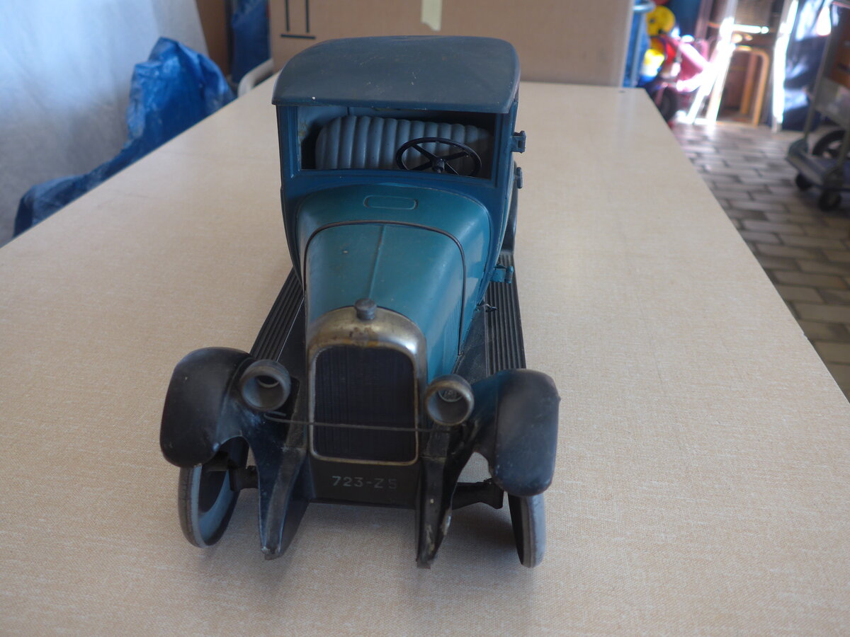 (225'216) - ca. 100j�hriges Citro�n-Modell am 24. April 2021 im BrockiShop Thun