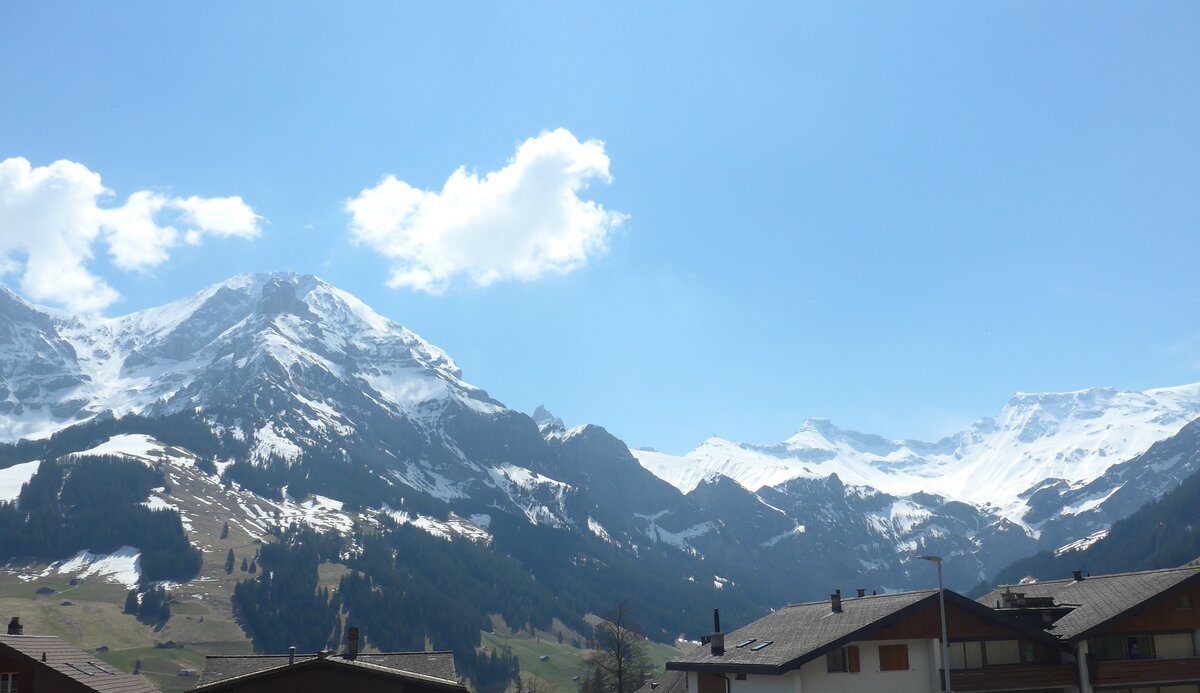 (225'227) - Lohner, Kindbettihorn und Wildstrubel am 25. April 2021 von Adelboden aus