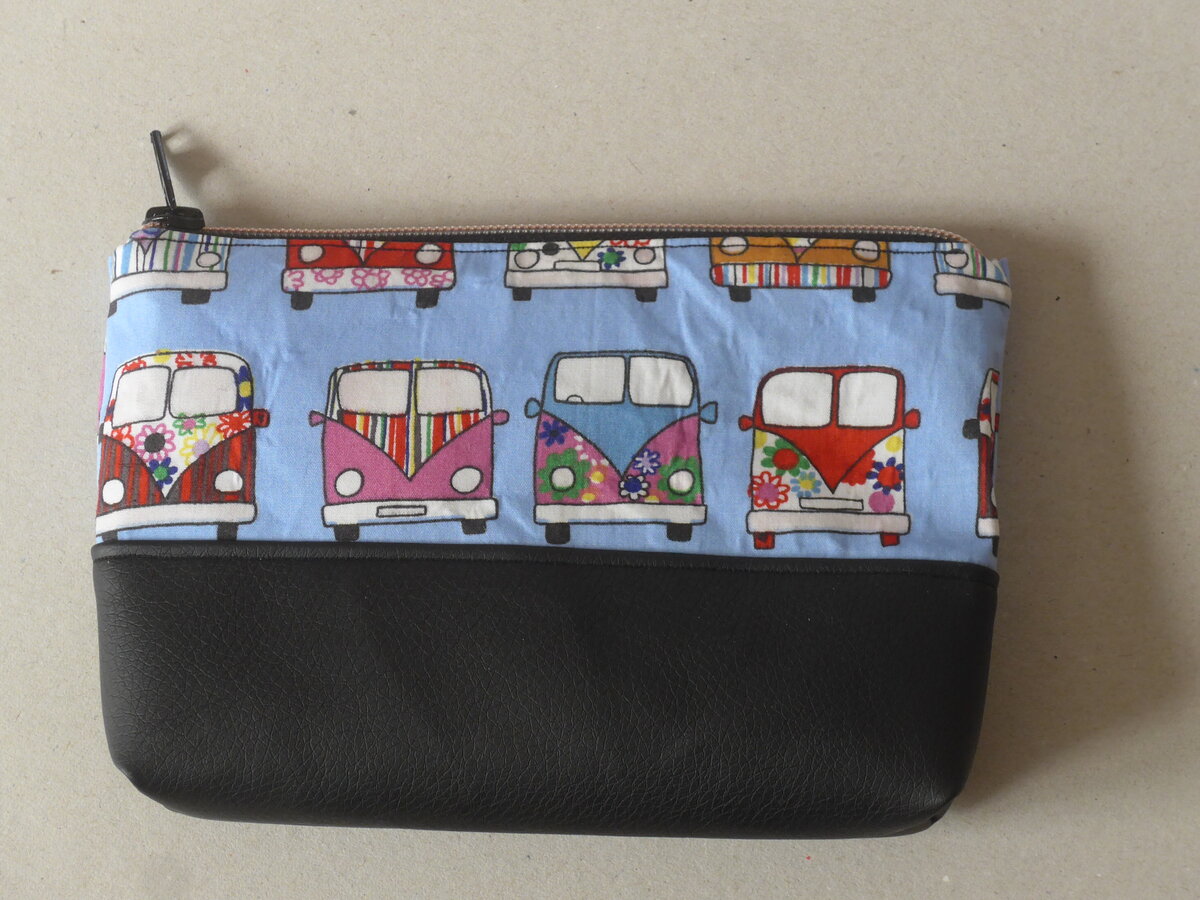 (225'665) - Etui mit VW-Bussen am 30. Mai 2021 in Thun