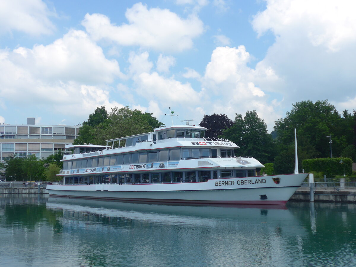 (225'803) - Motorschiff Berner Oberland am 10. Juni 2021 an der Schiffl�ndte Thun