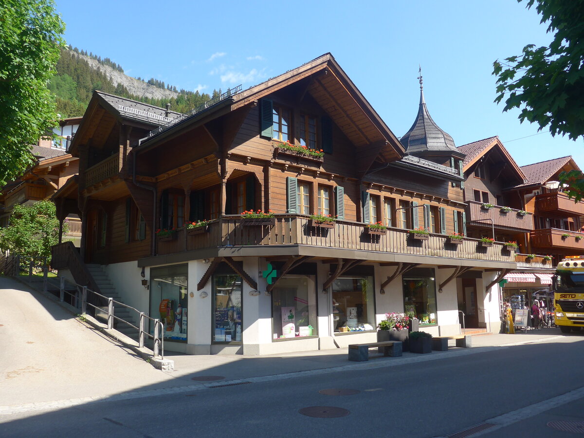 (225'920) - Apotheke Adelpharm am 16. Juni 2021 in Adelboden