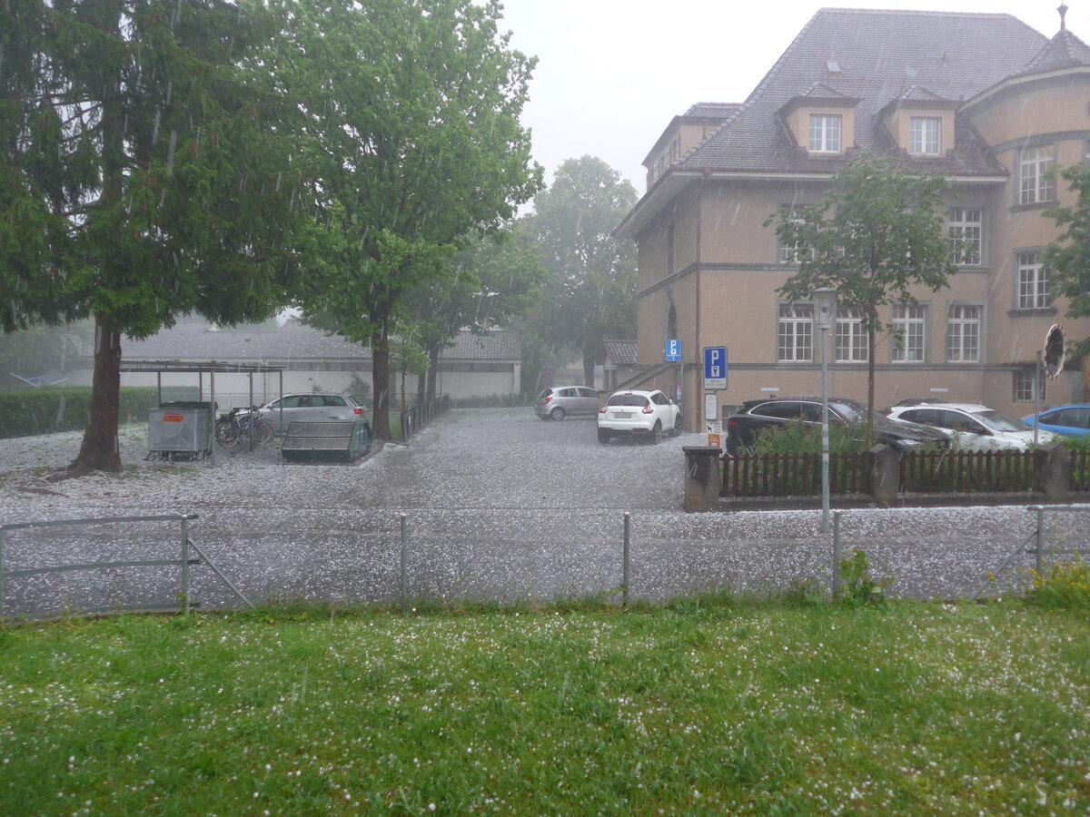 (225'969) - Hagelunwetter am 21. Juni 2021 in Thun-Lerchenfeld