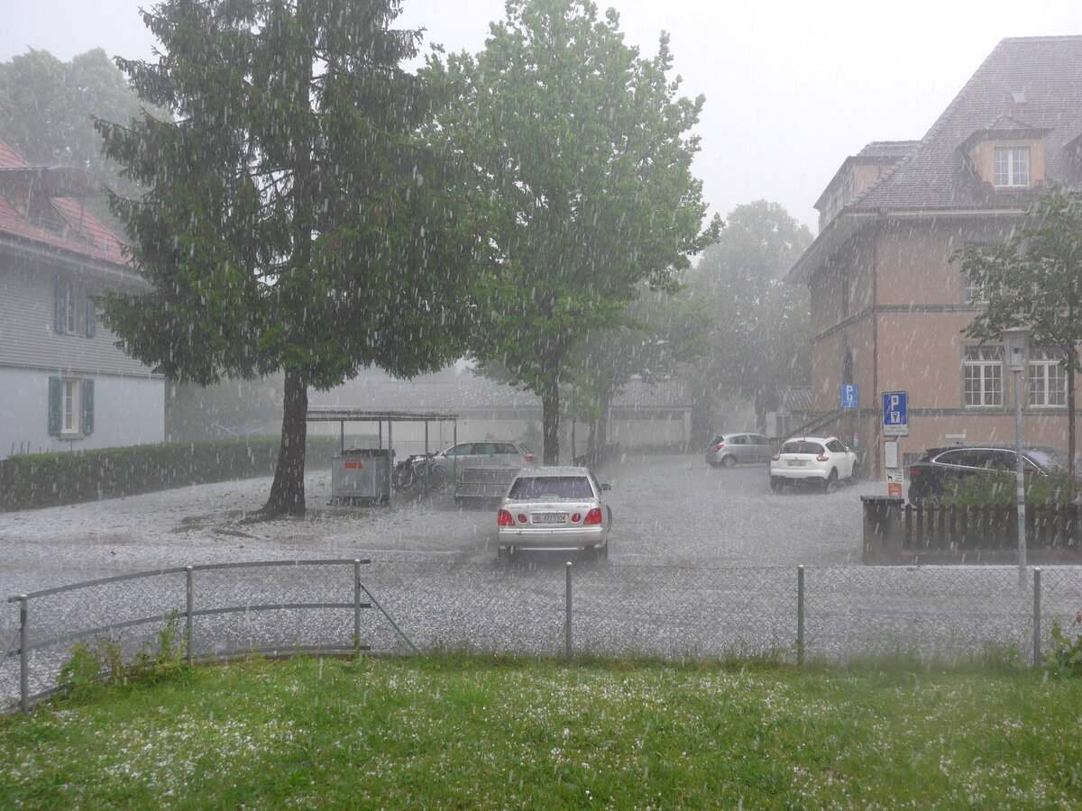 (225'973) - Hagelunwetter am 21. Juni 2021 in Thun-Lerchenfeld