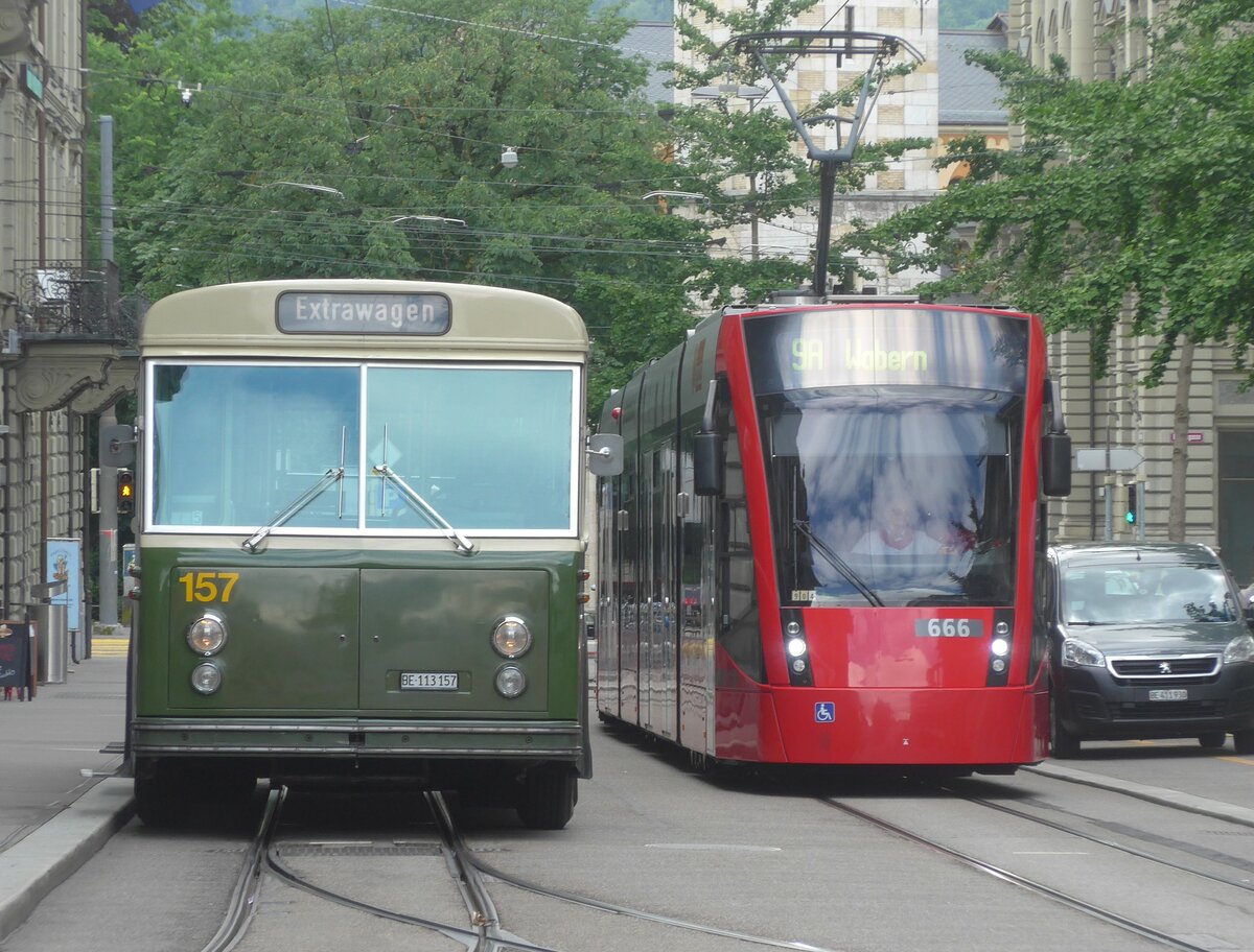 (226'360) - Bernmobil-Tram - Nr. 666 - am 11. Juli 2021 in Bern, Schwanengasse