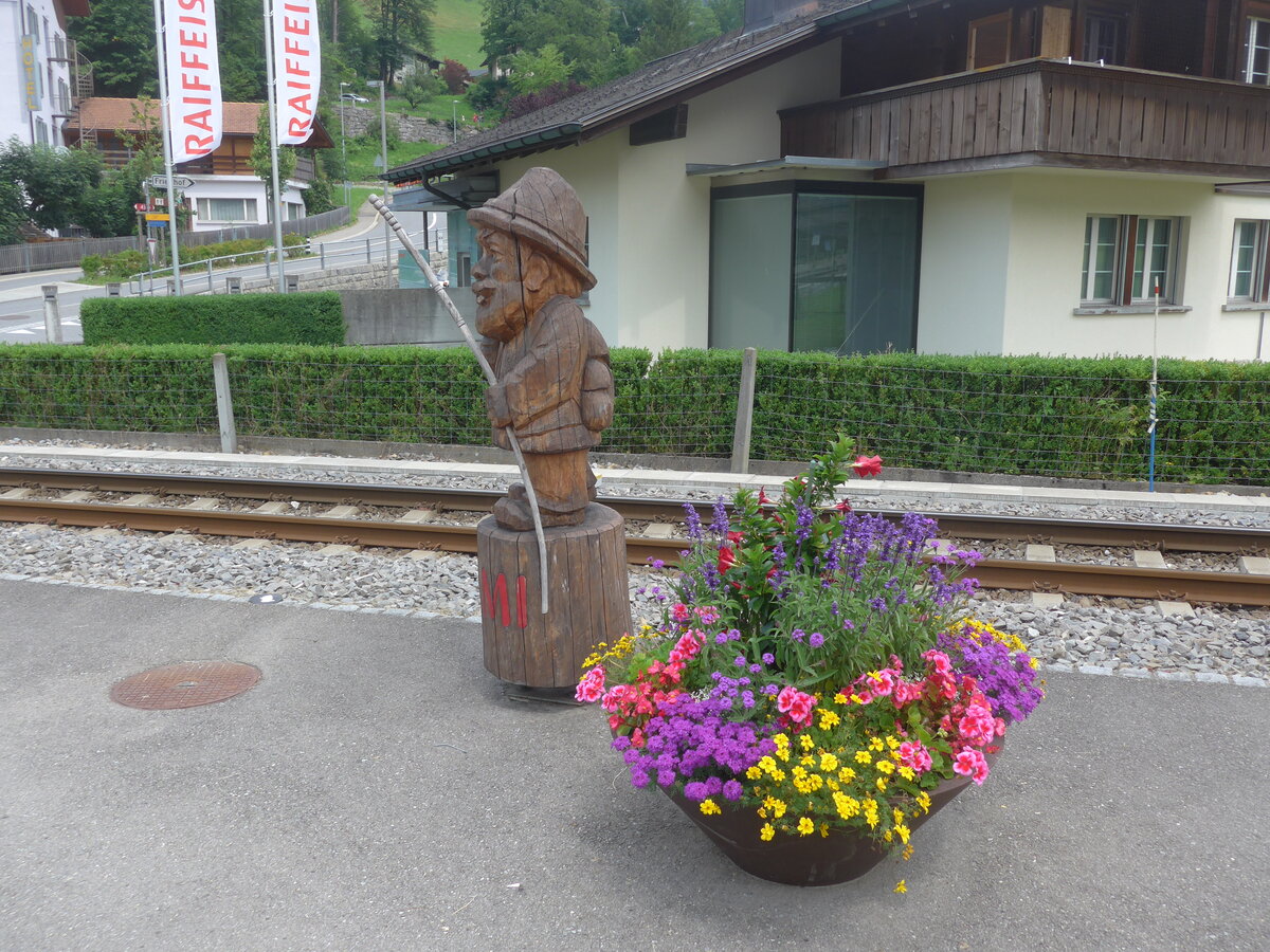 (226'735) - S�mi mit Blumen am 24. Juli 2021 in Innertkirchen, Grimseltor