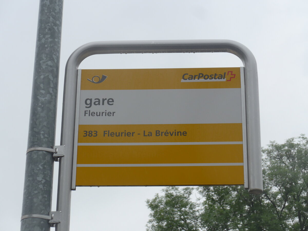 (226'846) - PostAuto-Haltestelle - Fleurier, gare - am 1. August 2021