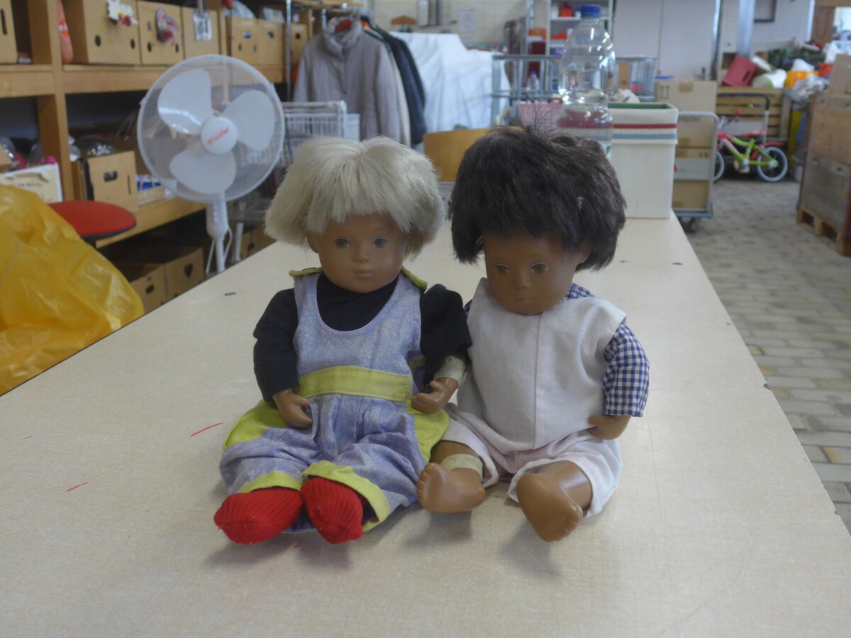 (227'365) - Zwei Sasha-Morgenthaler-Puppen am 19. August 2021 im BrockiShop Thun