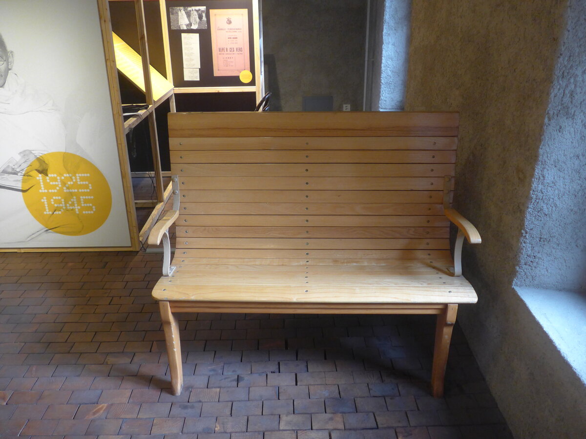 (227'579) - Holzsitzbank der 3. Klasse am 28. August 2021 in Vallorbe, Mus�e du fer et du chemin de fer