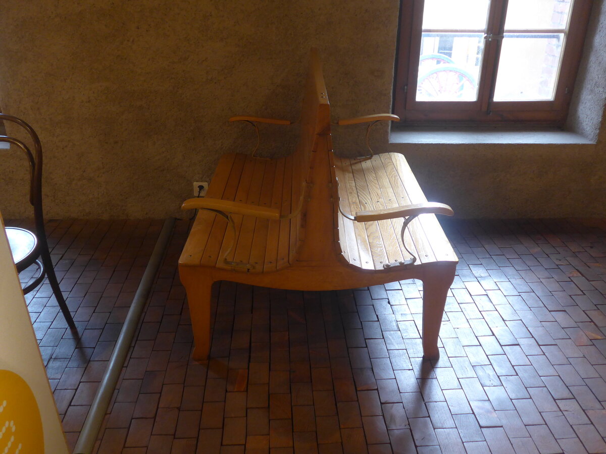 (227'580) - Holzsitzbank der 3. Klasse am 28. August 2021 in Vallorbe, Mus�e du fer et du chemin de fer